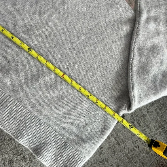Aritzia The Group By Babaton Luxe Light Grey Cashmere Turtleneck Sweater Sz XS - Picture 8 of 17